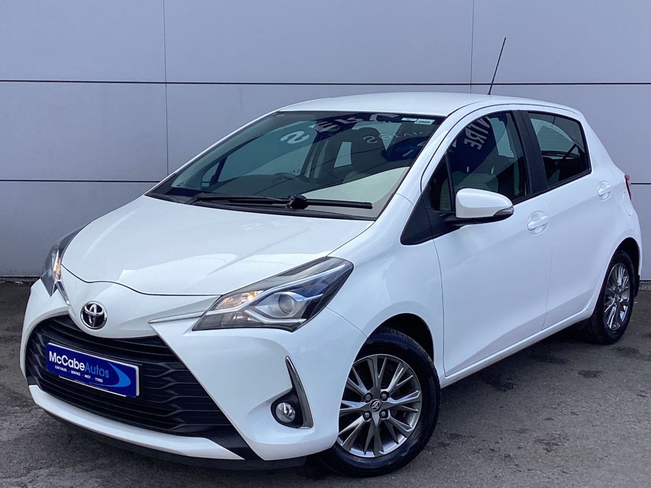 2017 TOYOTA YARIS 1.5 VVT-i Icon Hatchback 5dr Petrol Manual Euro 6 (111 ps) - vehicle photo 2 for sale on PureCar