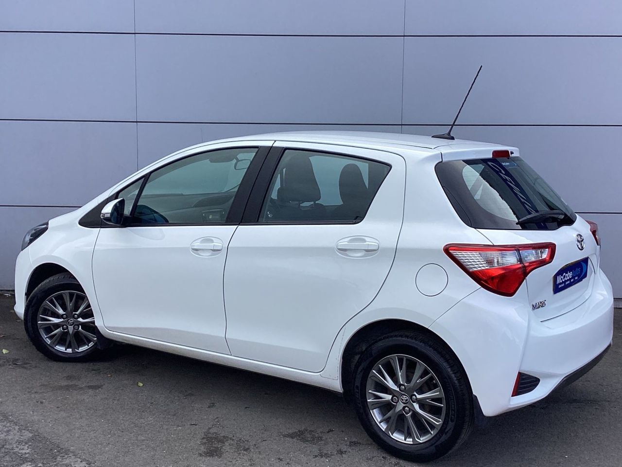 2017 TOYOTA YARIS 1.5 VVT-i Icon Hatchback 5dr Petrol Manual Euro 6 (111 ps) - vehicle photo 4 for sale on PureCar