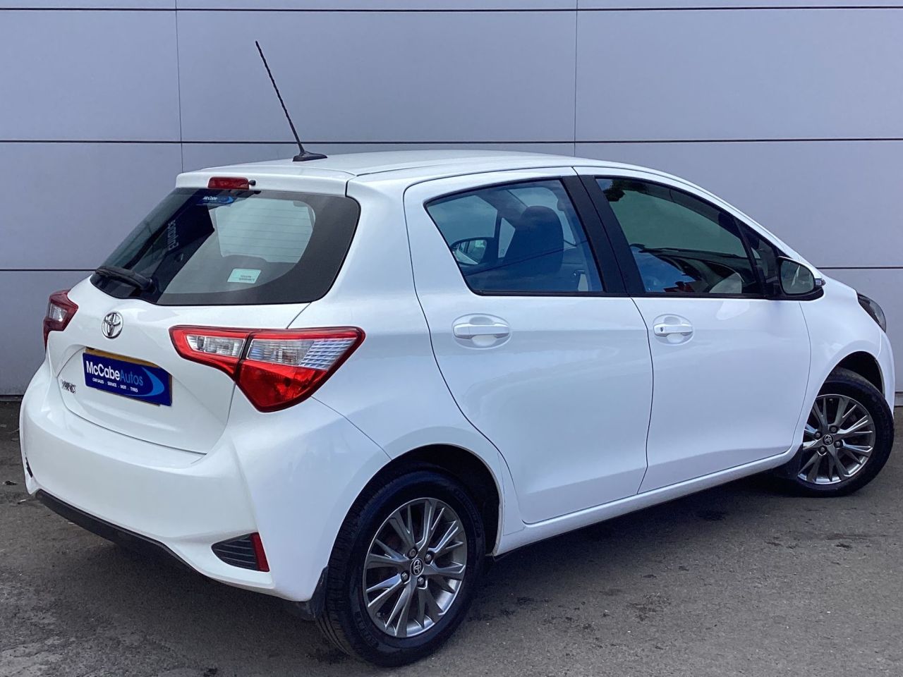2017 TOYOTA YARIS 1.5 VVT-i Icon Hatchback 5dr Petrol Manual Euro 6 (111 ps) - vehicle photo 5 for sale on PureCar