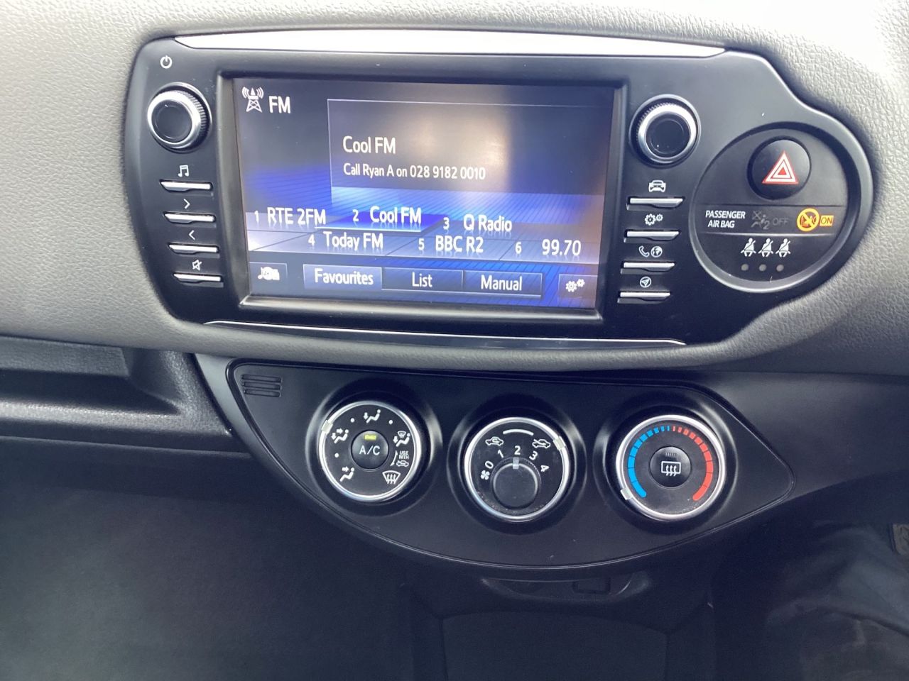 2017 TOYOTA YARIS 1.5 VVT-i Icon Hatchback 5dr Petrol Manual Euro 6 (111 ps) - vehicle photo 13 for sale on PureCar