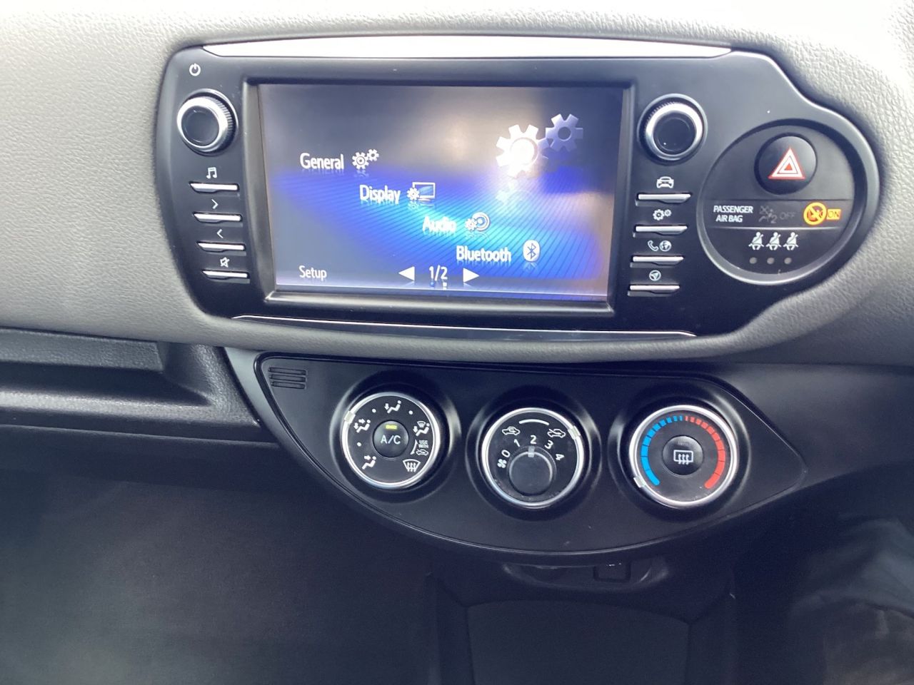 2017 TOYOTA YARIS 1.5 VVT-i Icon Hatchback 5dr Petrol Manual Euro 6 (111 ps) - vehicle photo 15 for sale on PureCar