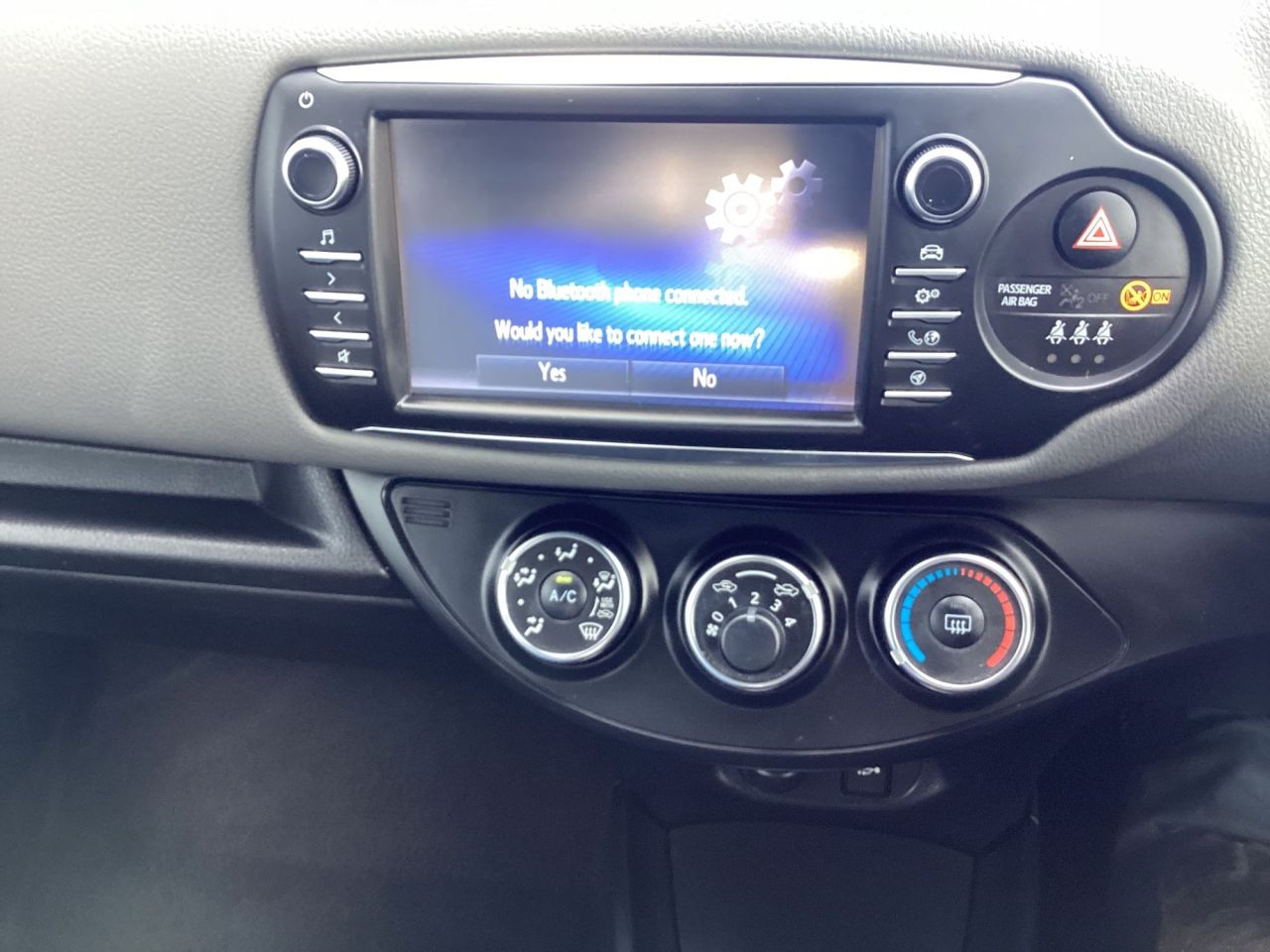 2017 TOYOTA YARIS 1.5 VVT-i Icon Hatchback 5dr Petrol Manual Euro 6 (111 ps) - vehicle photo 17 for sale on PureCar