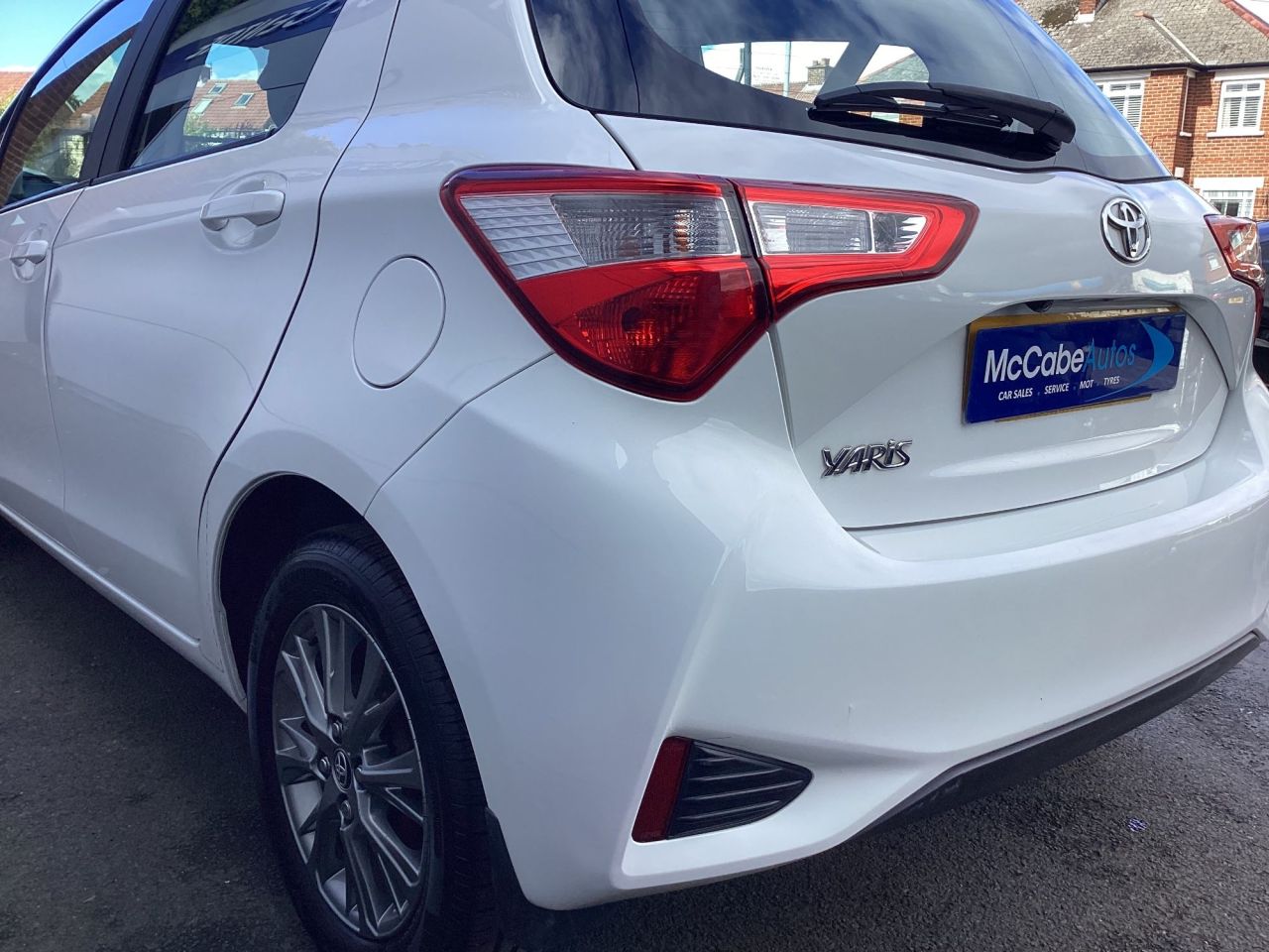 2017 TOYOTA YARIS 1.5 VVT-i Icon Hatchback 5dr Petrol Manual Euro 6 (111 ps) - vehicle photo 27 for sale on PureCar
