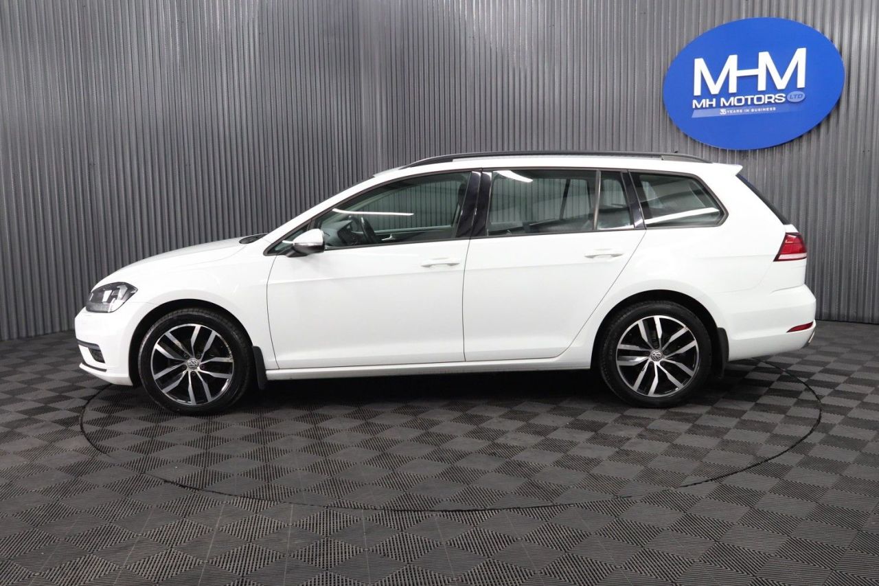 2017 VOLKSWAGEN GOLF 1.6 TDI BlueMotion Tech SE Nav Estate 5dr Diesel Manual Euro 6 (s/s) (115 p - vehicle photo 4 for sale on PureCar