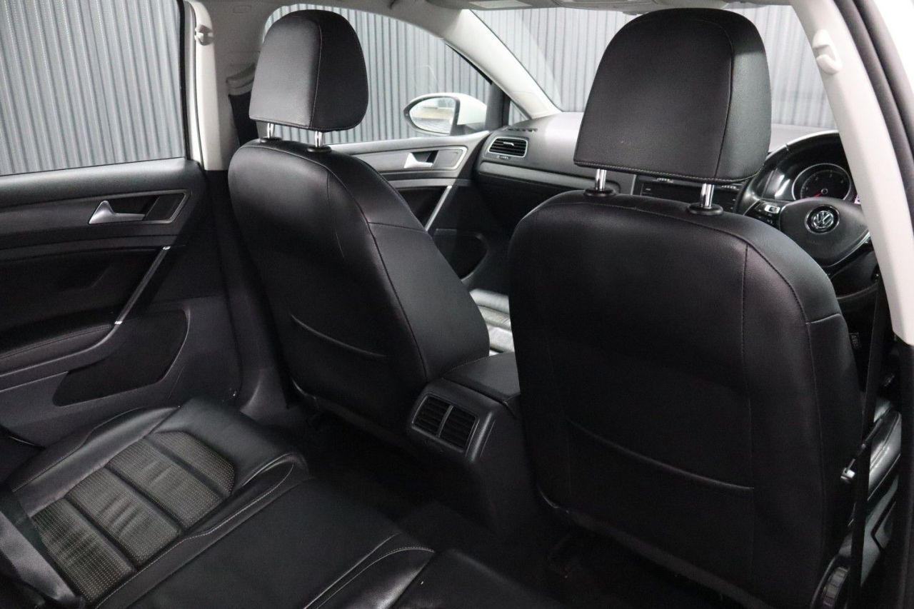 2017 VOLKSWAGEN GOLF 1.6 TDI BlueMotion Tech SE Nav Estate 5dr Diesel Manual Euro 6 (s/s) (115 p - vehicle photo 27 for sale on PureCar
