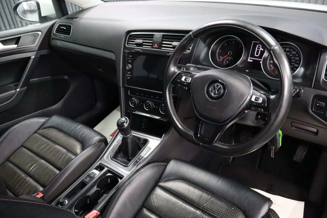 2017 VOLKSWAGEN GOLF 1.6 TDI BlueMotion Tech SE Nav Estate 5dr Diesel Manual Euro 6 (s/s) (115 p - vehicle photo 29 for sale on PureCar