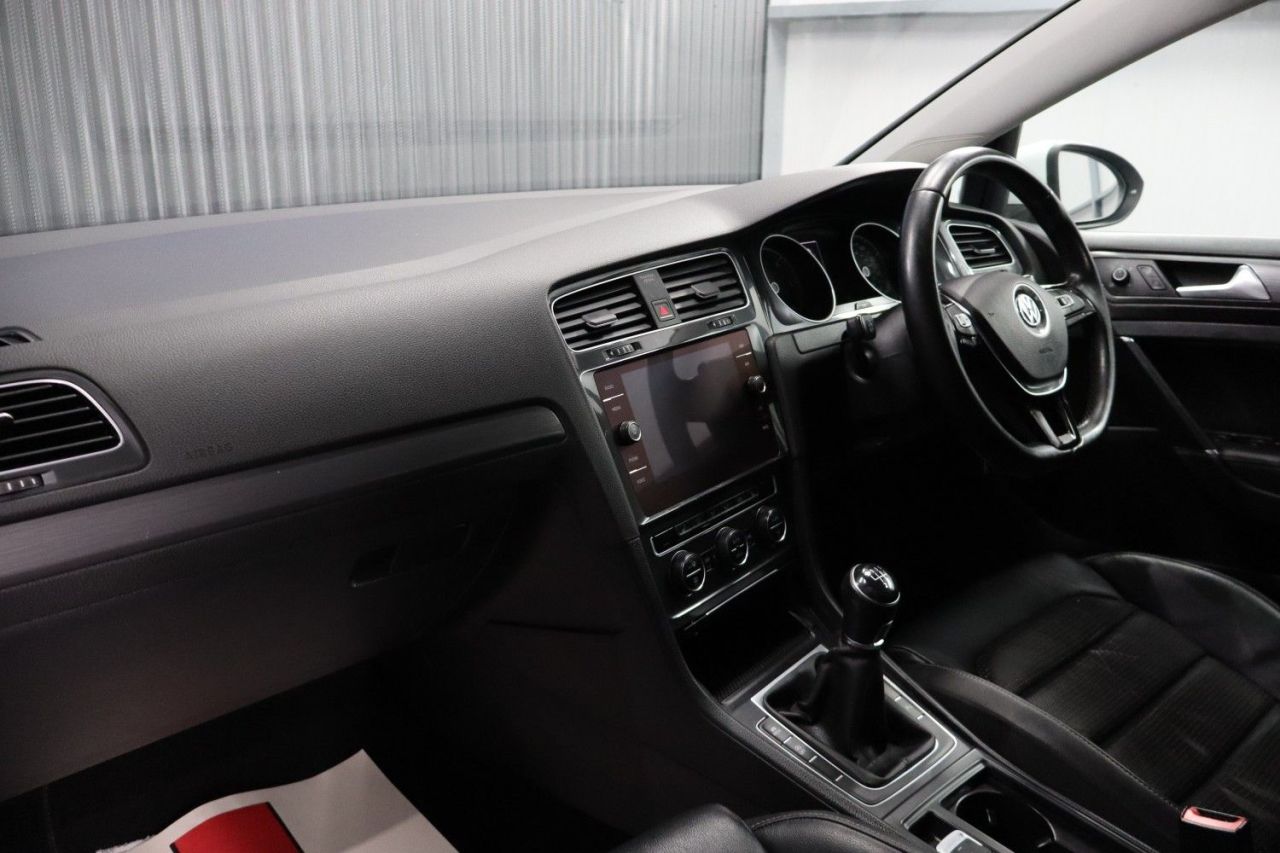 2017 VOLKSWAGEN GOLF 1.6 TDI BlueMotion Tech SE Nav Estate 5dr Diesel Manual Euro 6 (s/s) (115 p - vehicle photo 32 for sale on PureCar