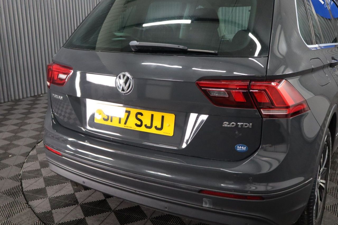 2017 VOLKSWAGEN TIGUAN 2.0 TDI BlueMotion Tech SE Navigation SUV 5dr Diesel Manual Euro 6 (s/s) (1 - vehicle photo 12 for sale on PureCar