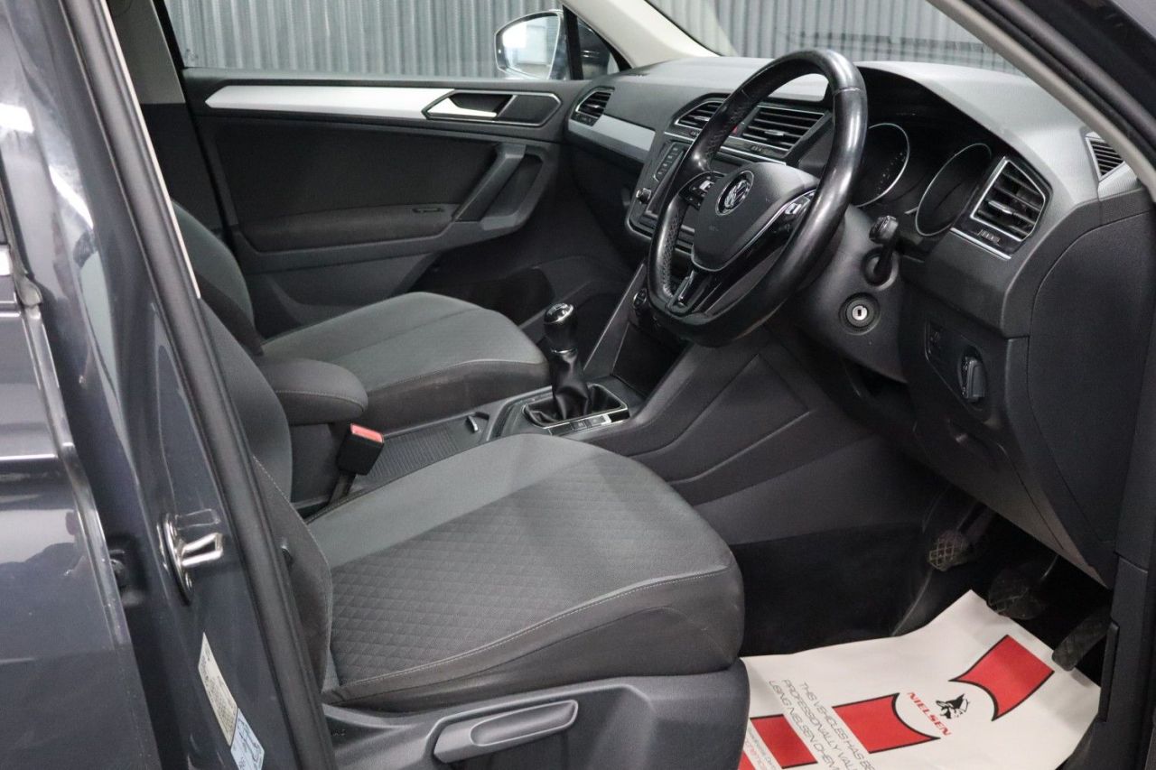 2017 VOLKSWAGEN TIGUAN 2.0 TDI BlueMotion Tech SE Navigation SUV 5dr Diesel Manual Euro 6 (s/s) (1 - vehicle photo 19 for sale on PureCar