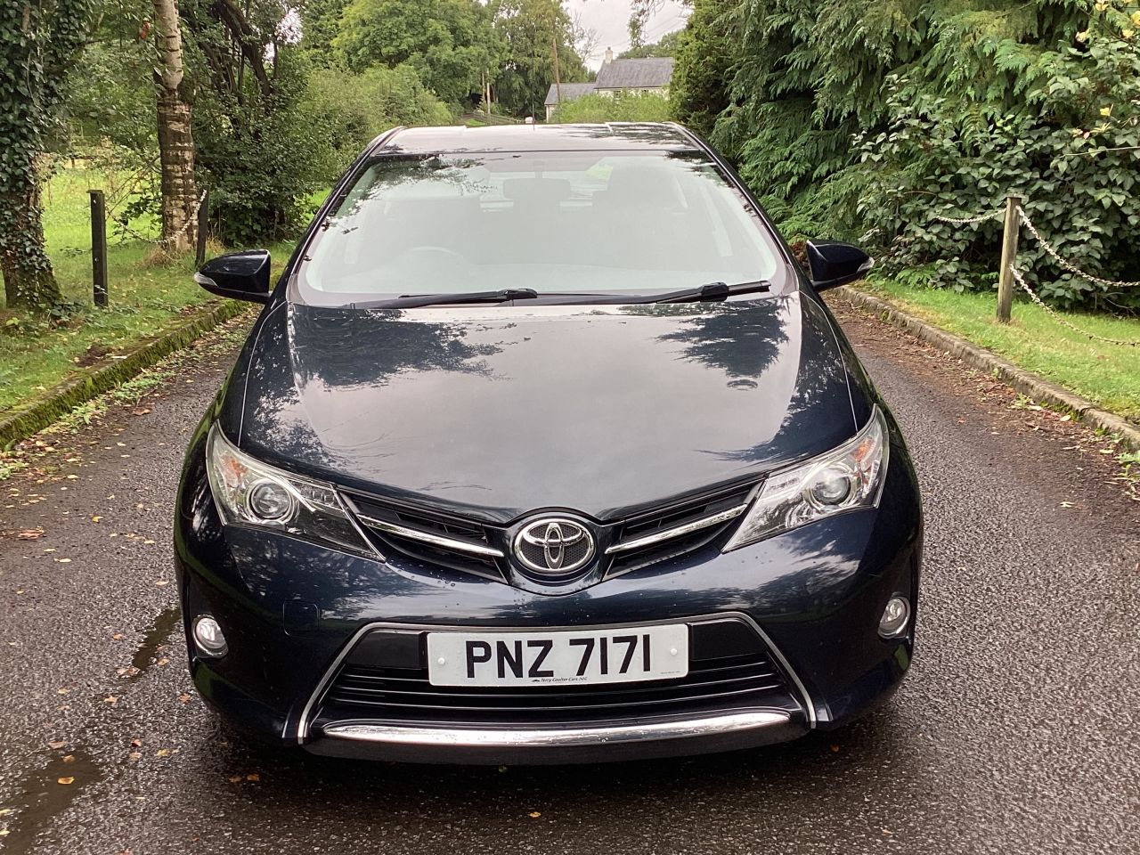 2014 TOYOTA AURIS 1.4 D-4D Icon Hatchback 5dr Diesel Manual Euro 5 (s/s) (90 ps) - vehicle photo 2 for sale on PureCar