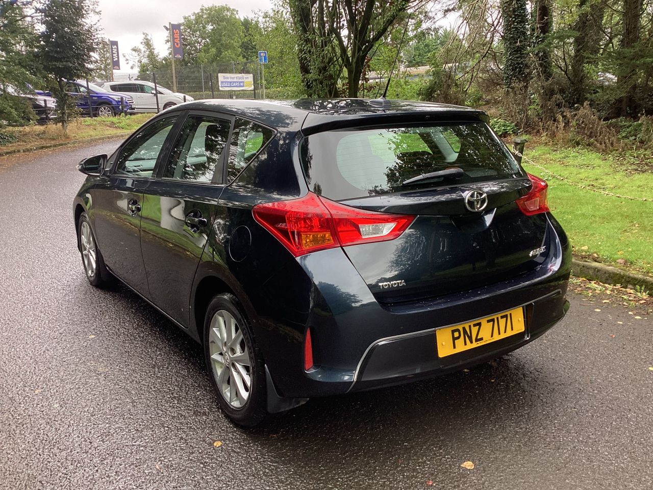 2014 TOYOTA AURIS 1.4 D-4D Icon Hatchback 5dr Diesel Manual Euro 5 (s/s) (90 ps) - vehicle photo 8 for sale on PureCar