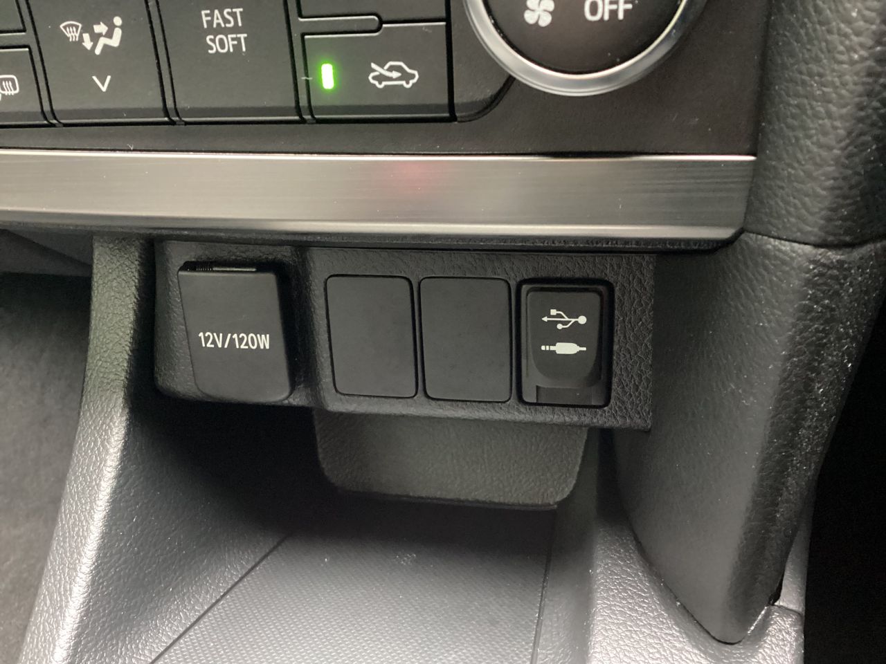 2014 TOYOTA AURIS 1.4 D-4D Icon Hatchback 5dr Diesel Manual Euro 5 (s/s) (90 ps) - vehicle photo 23 for sale on PureCar