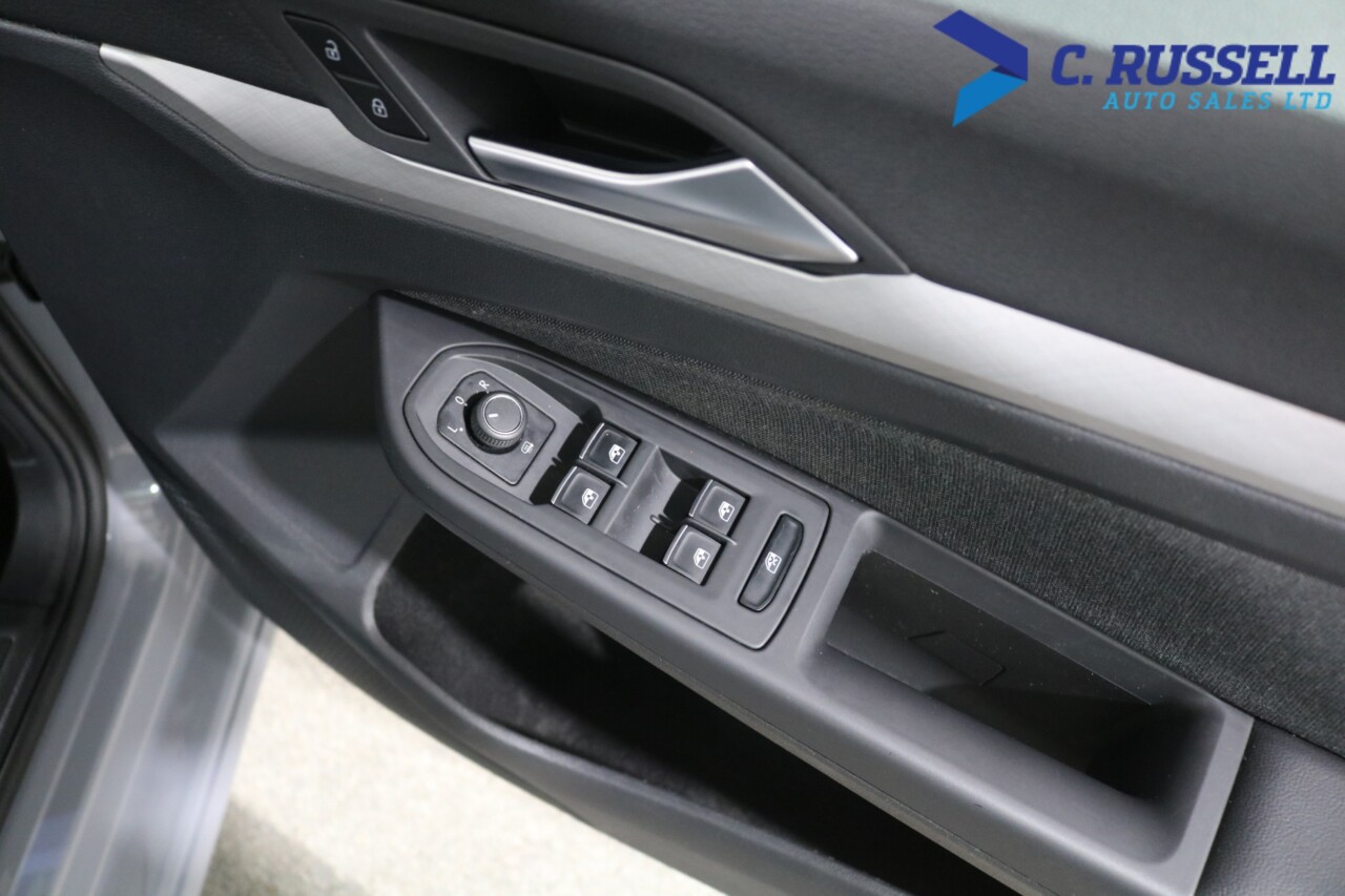 2023 VOLKSWAGEN GOLF 1.0 TSI Life Hatchback 5dr Petrol Manual Euro 6 (s/s) (110 ps) - vehicle photo 30 for sale on PureCar