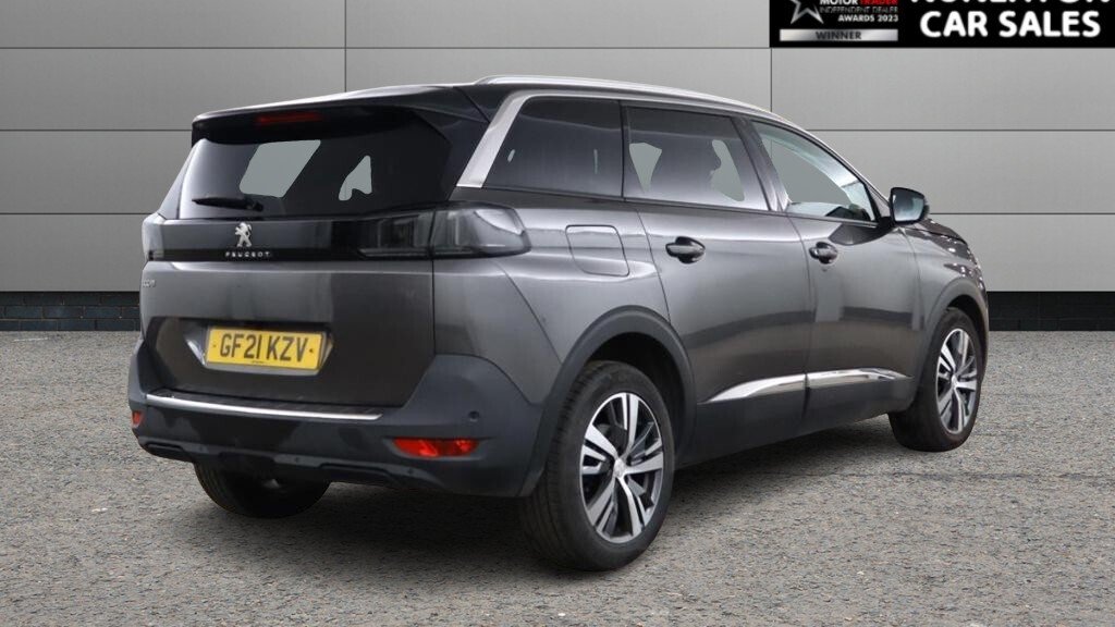 2021 Peugeot 5008 — image 3