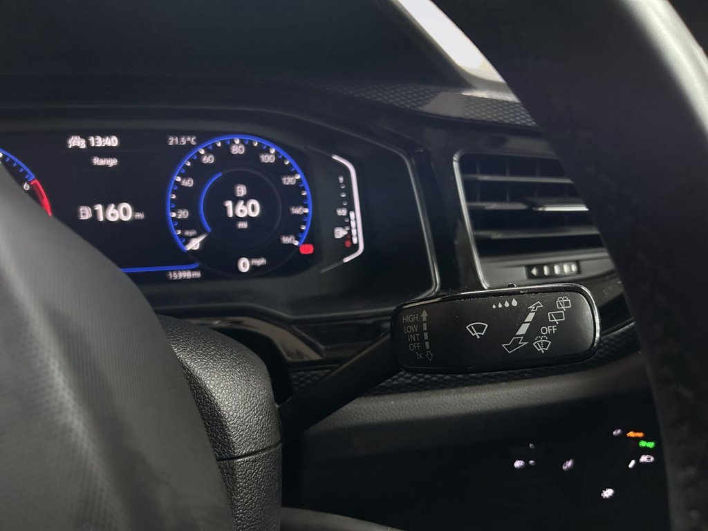 2022 Volkswagen Polo — image 14