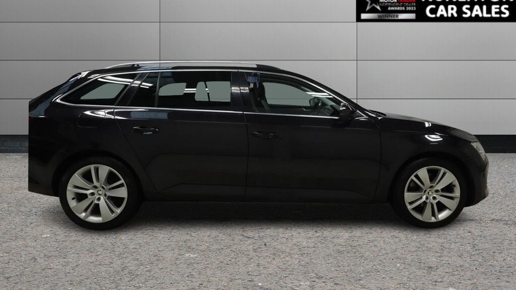 2019 Skoda Superb — image 2