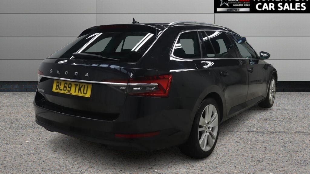 2019 Skoda Superb — image 3