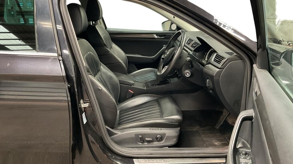2019 Skoda Superb — image 8
