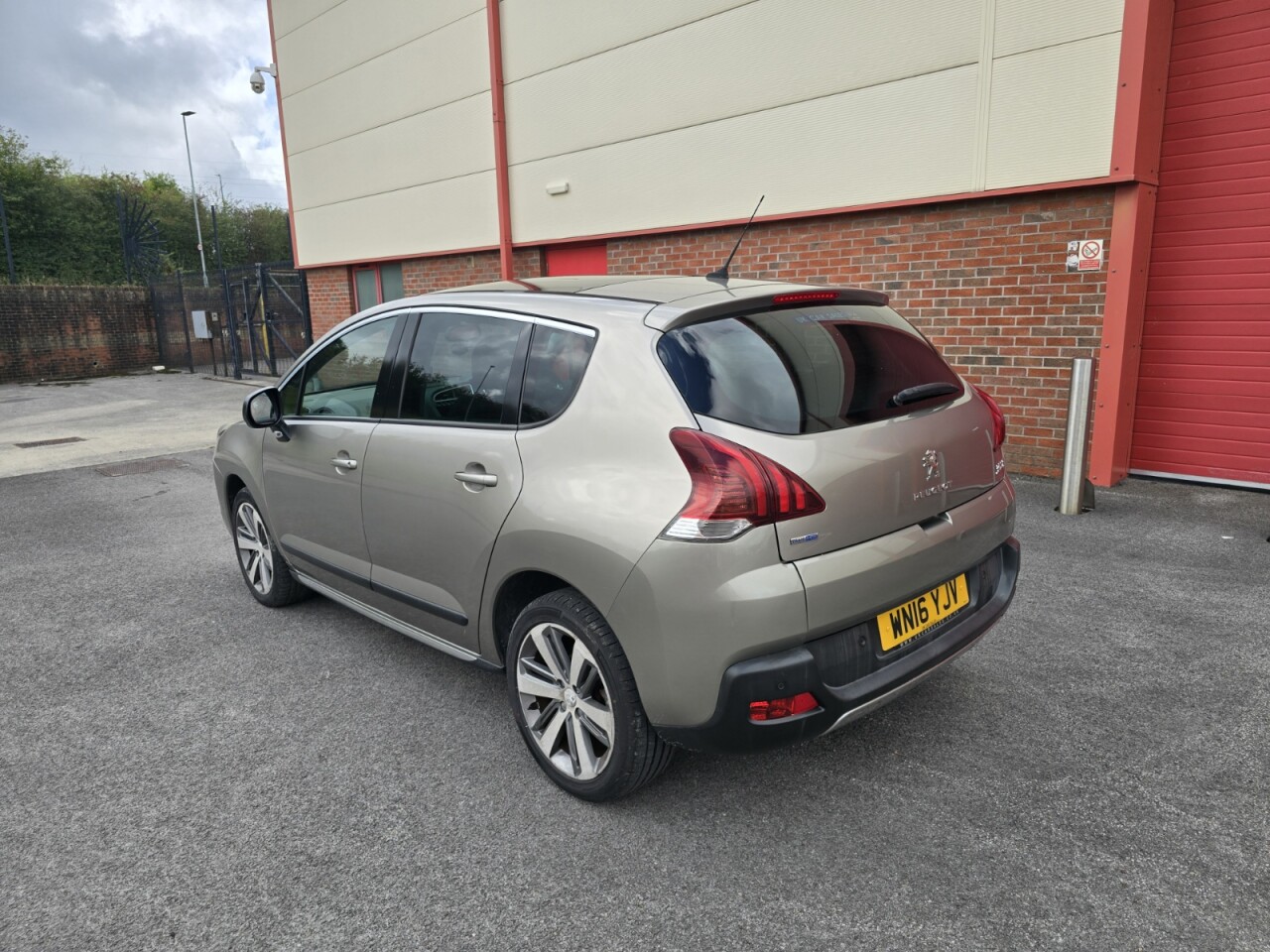 2016 16 PEUGEOT 3008