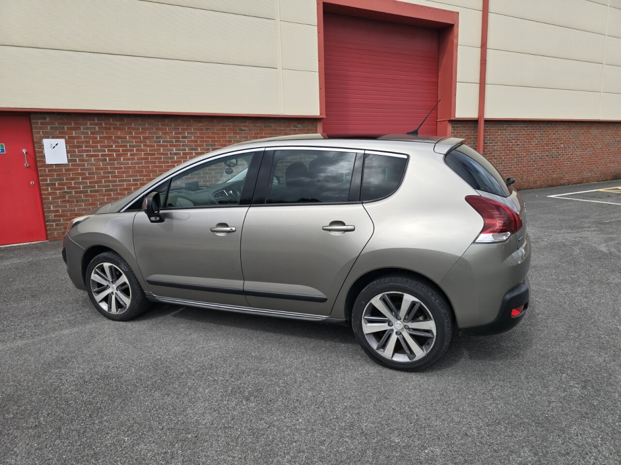 2016 16 PEUGEOT 3008