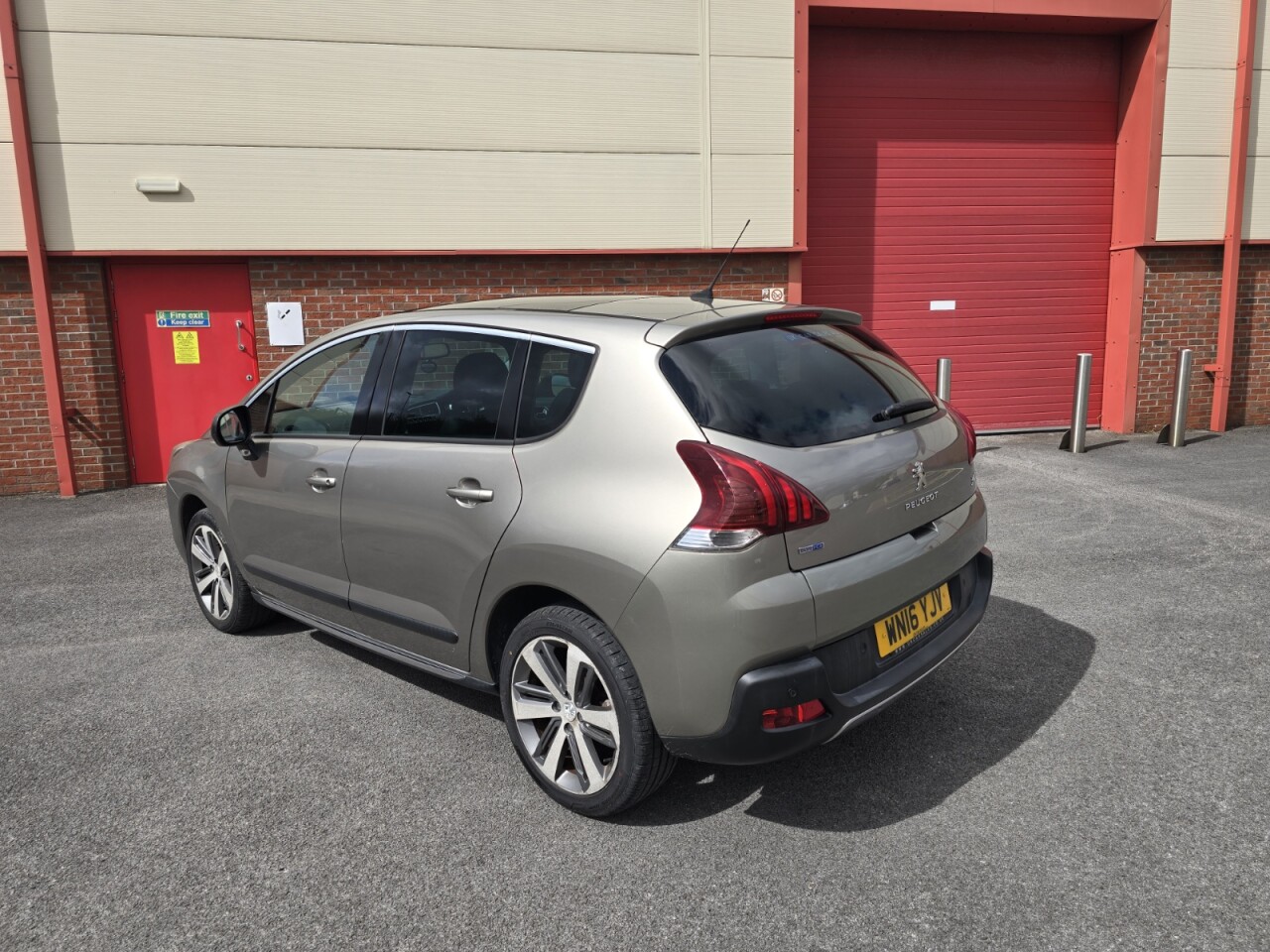 2016 16 PEUGEOT 3008