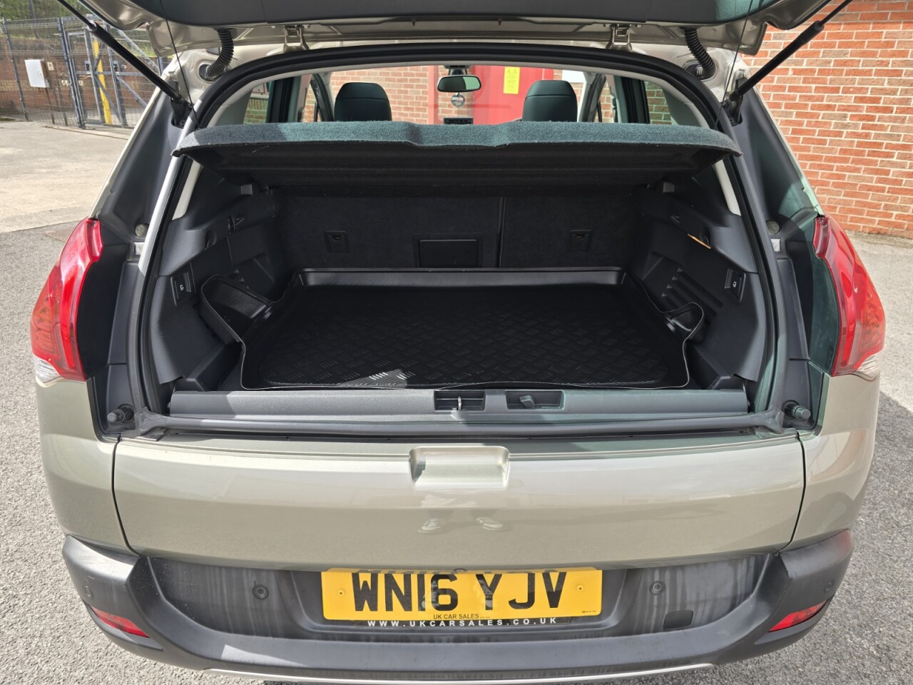 2016 16 PEUGEOT 3008