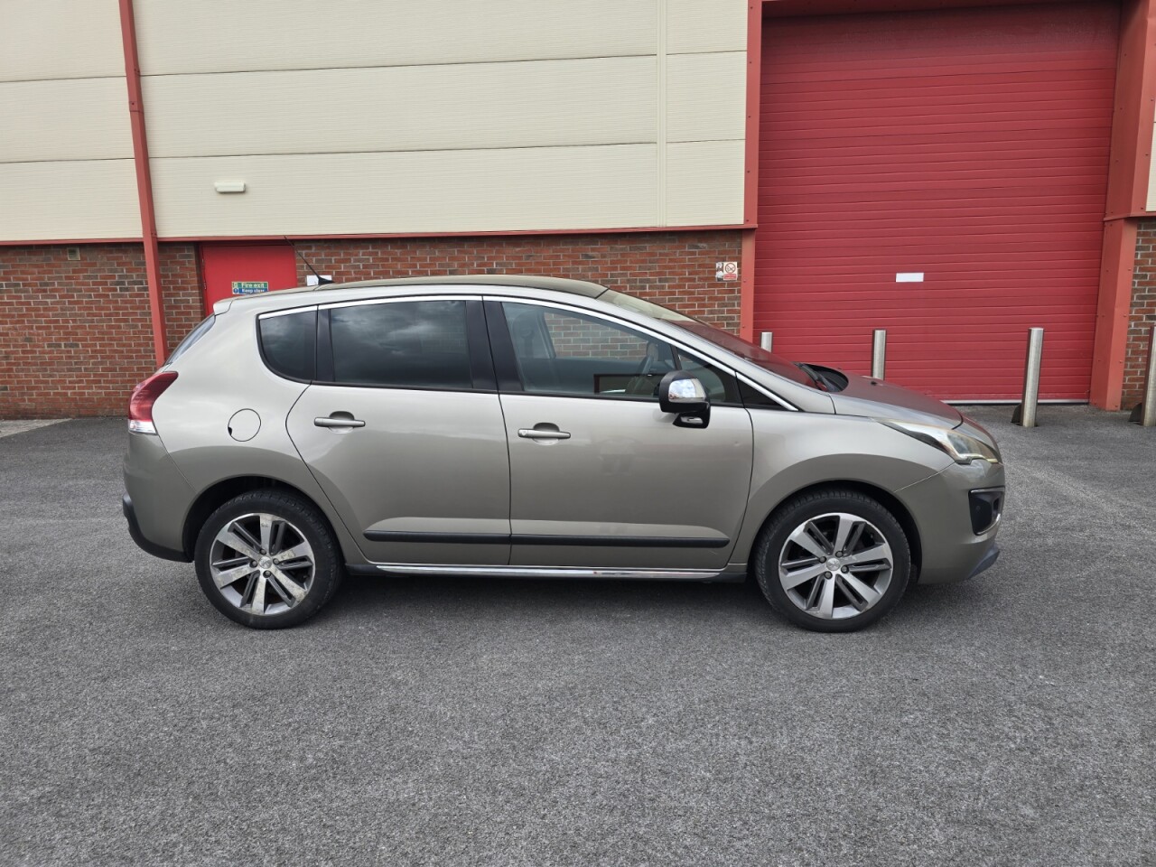 2016 16 PEUGEOT 3008