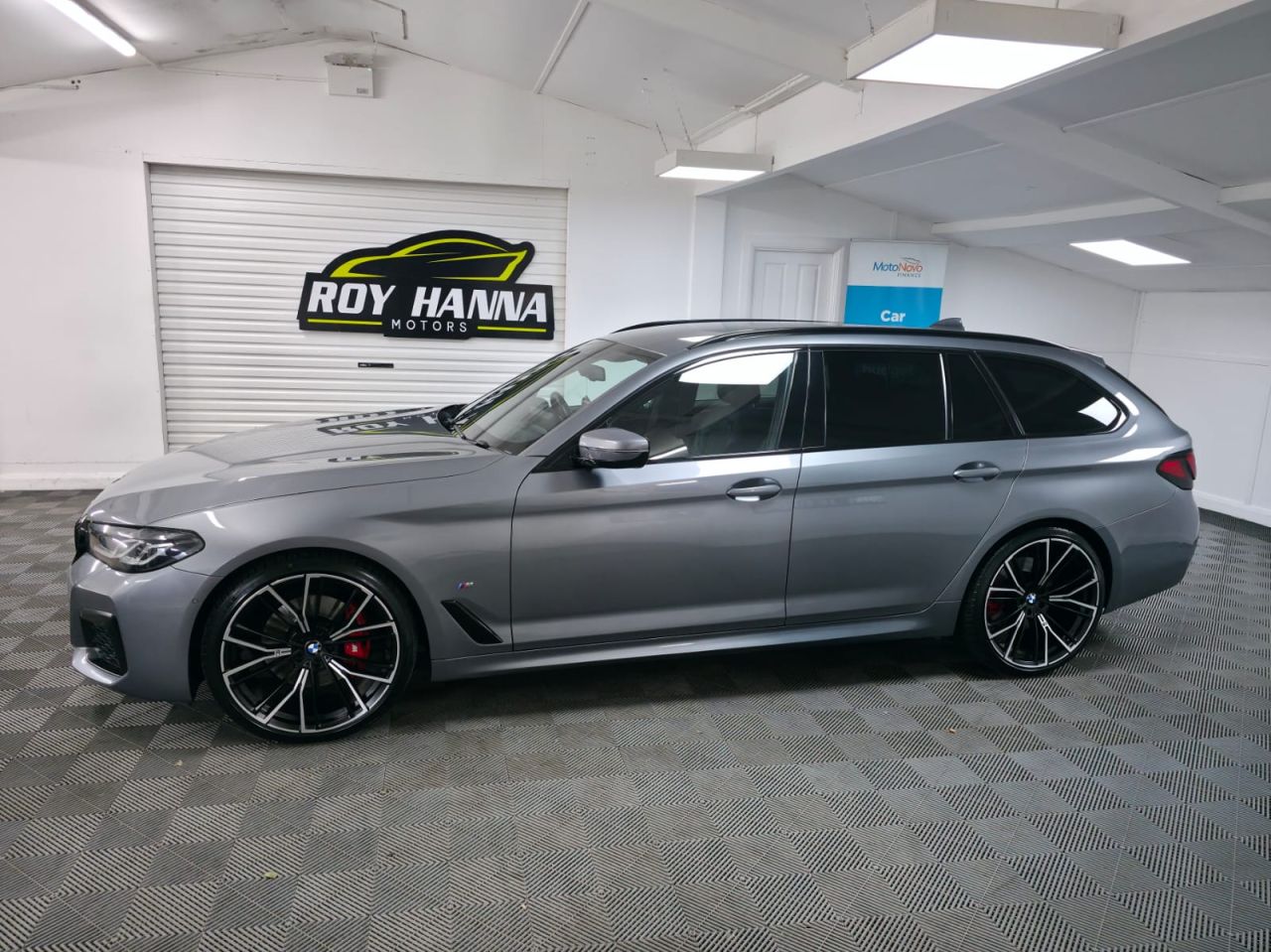 2023 BMW 5 SERIES 2.0 520d MHT M Sport Touring 5dr Diesel Hybrid Steptronic Euro 6 (s/s) (190 - vehicle photo 3 for sale on PureCar