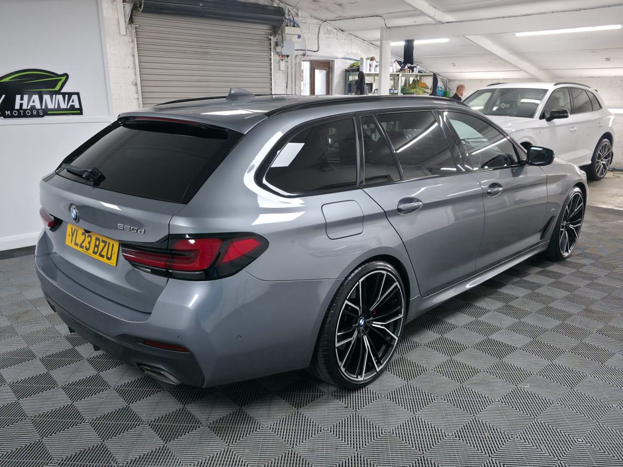 2023 BMW 5 SERIES 2.0 520d MHT M Sport Touring 5dr Diesel Hybrid Steptronic Euro 6 (s/s) (190 - vehicle photo 6 for sale on PureCar