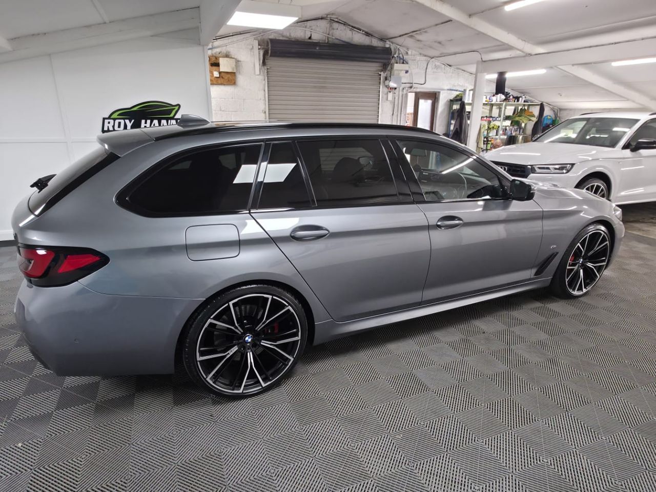 2023 BMW 5 SERIES 2.0 520d MHT M Sport Touring 5dr Diesel Hybrid Steptronic Euro 6 (s/s) (190 - vehicle photo 7 for sale on PureCar