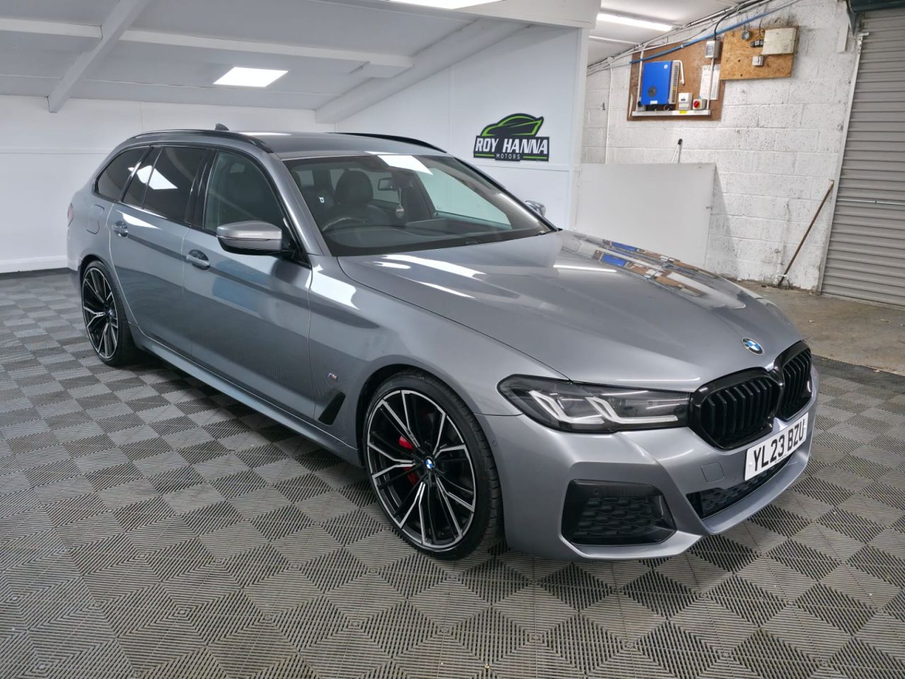 2023 BMW 5 SERIES 2.0 520d MHT M Sport Touring 5dr Diesel Hybrid Steptronic Euro 6 (s/s) (190 - vehicle photo 8 for sale on PureCar