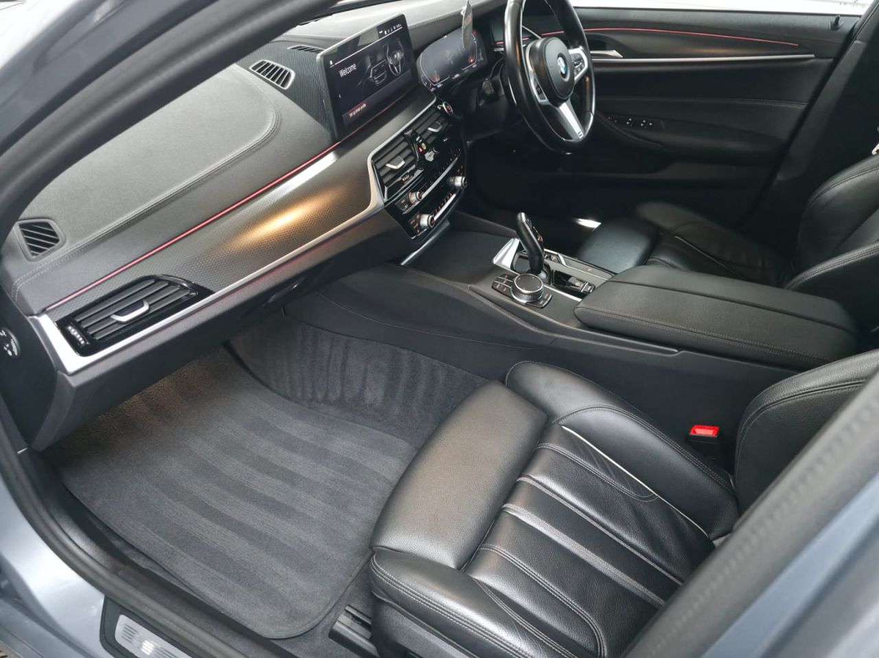 2023 BMW 5 SERIES 2.0 520d MHT M Sport Touring 5dr Diesel Hybrid Steptronic Euro 6 (s/s) (190 - vehicle photo 11 for sale on PureCar