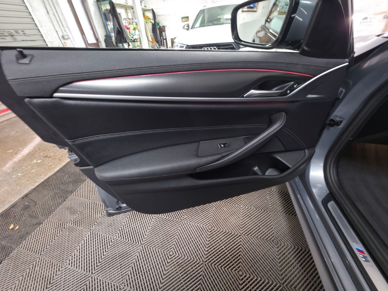 2023 BMW 5 SERIES 2.0 520d MHT M Sport Touring 5dr Diesel Hybrid Steptronic Euro 6 (s/s) (190 - vehicle photo 13 for sale on PureCar