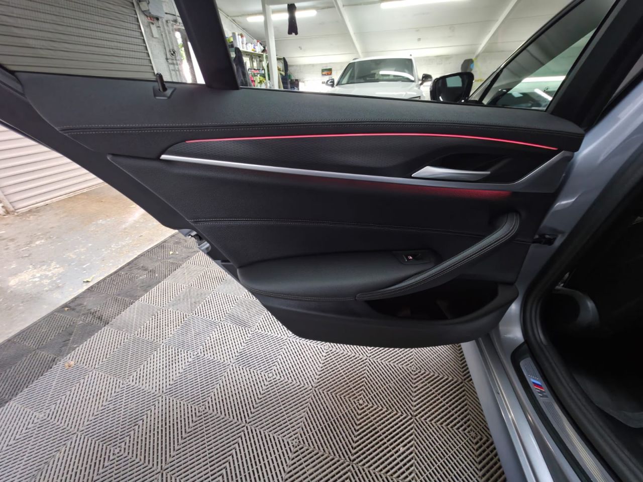 2023 BMW 5 SERIES 2.0 520d MHT M Sport Touring 5dr Diesel Hybrid Steptronic Euro 6 (s/s) (190 - vehicle photo 15 for sale on PureCar