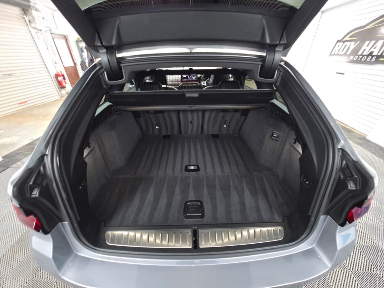 2023 BMW 5 SERIES 2.0 520d MHT M Sport Touring 5dr Diesel Hybrid Steptronic Euro 6 (s/s) (190 - vehicle photo 17 for sale on PureCar
