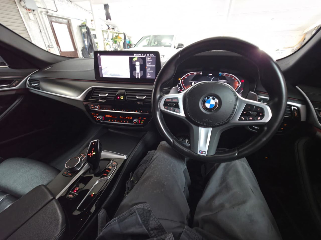 2023 BMW 5 SERIES 2.0 520d MHT M Sport Touring 5dr Diesel Hybrid Steptronic Euro 6 (s/s) (190 - vehicle photo 27 for sale on PureCar