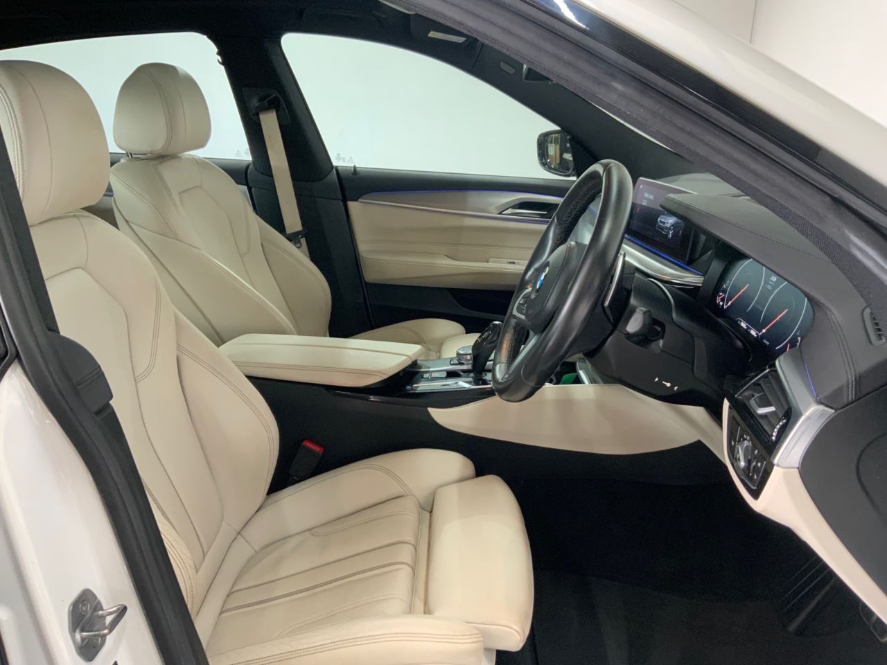 2018 BMW 6 SERIES GRAN TURISMO 2.0 620d M Sport GT 5dr Diesel Auto Euro 6 (s/s) (190 ps) - vehicle photo 18 for sale on PureCar