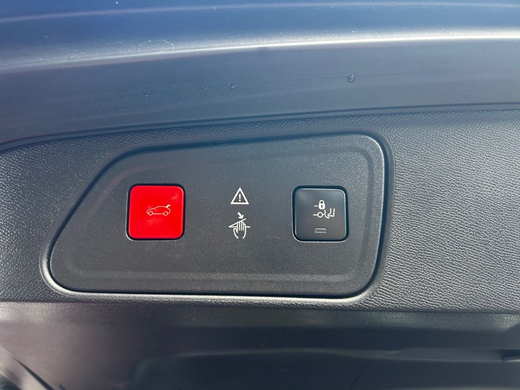 2017 Peugeot 3008 — image 24