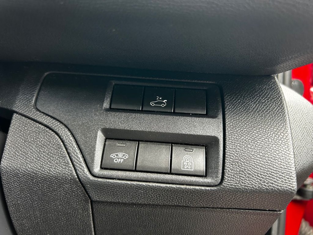 2017 Peugeot 3008 — image 35