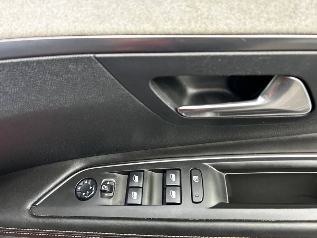 2017 Peugeot 3008 — image 34
