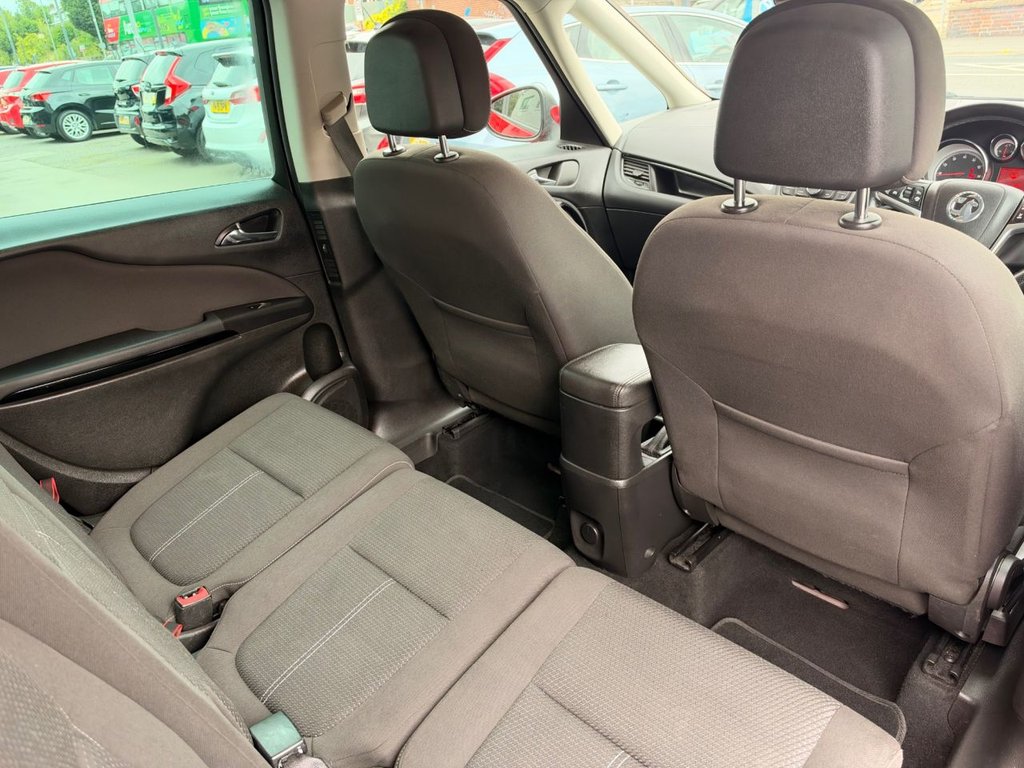 2015 Vauxhall Zafira Tourer — image 28