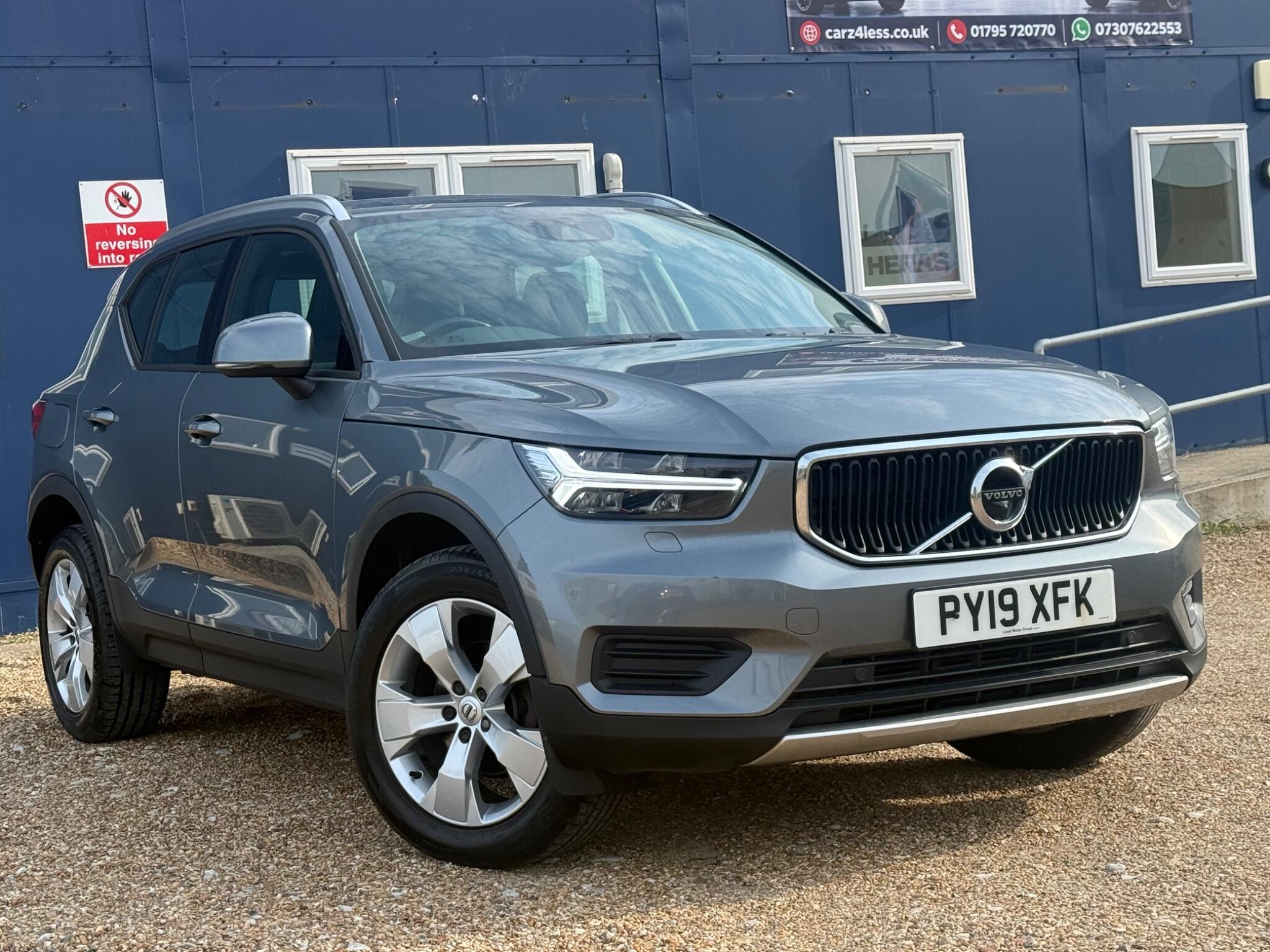 2019 VOLVO XC40
