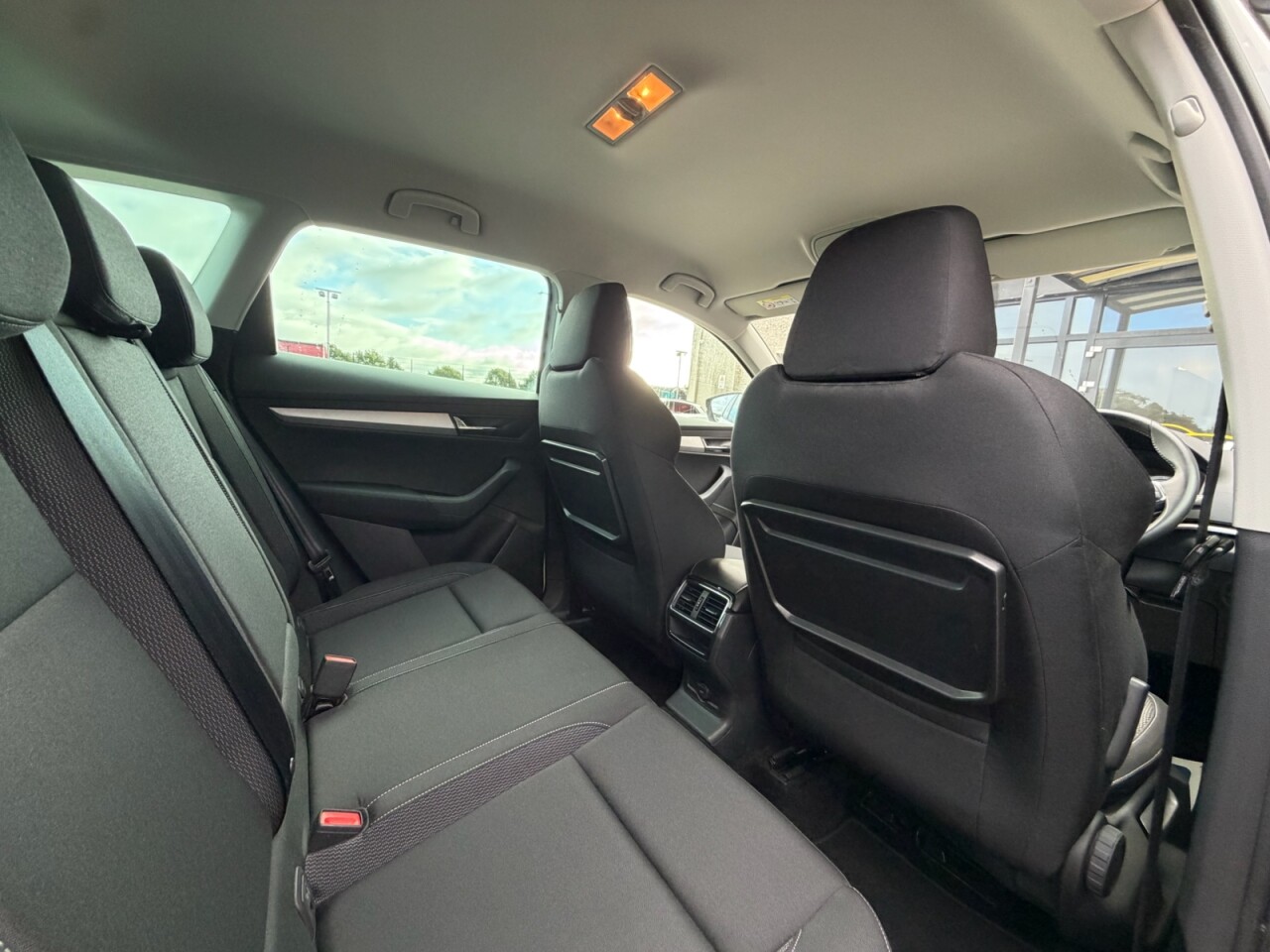 2022 SKODA KAROQ 2.0 TDI SE Drive SUV 5dr Diesel DSG Euro 6 (s/s) (116 ps) - vehicle photo 10 for sale on PureCar