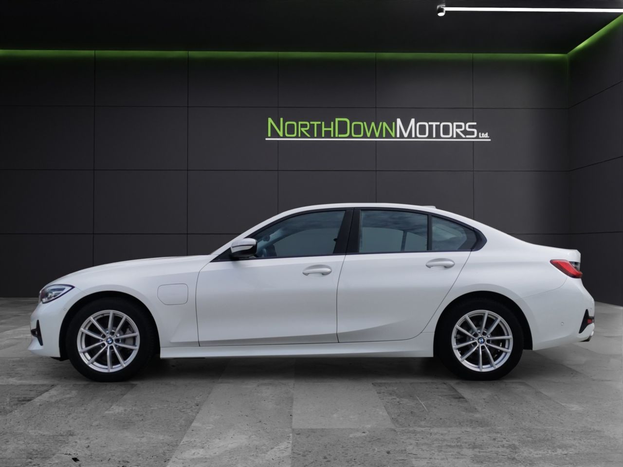 2020 BMW 3 SERIES 2.0 330e 12kWh SE Pro Saloon 4dr Petrol Plug-in Hybrid Auto Euro 6 (s/s) (2 - vehicle photo 3 for sale on PureCar