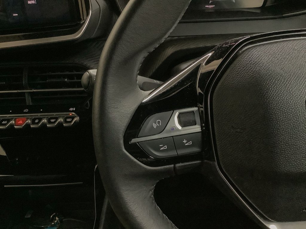 2025 Peugeot 2008 — image 8