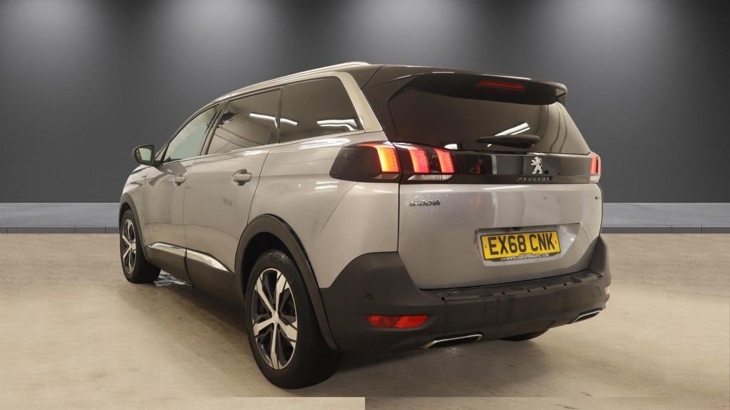 2018 Peugeot 5008 — image 3