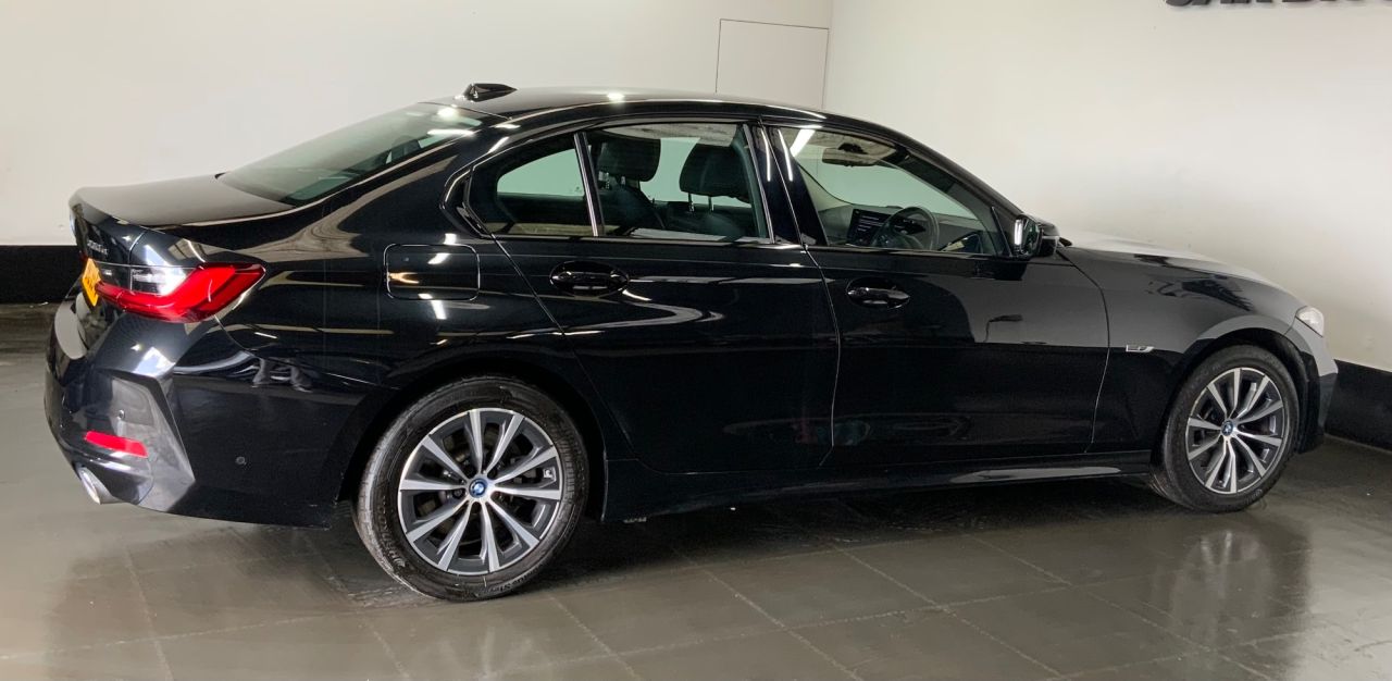2023 BMW 3 SERIES 2.0 330e 12kWh Sport Saloon 4dr Petrol Plug-in Hybrid Auto Euro 6 (s/s) (29 - vehicle photo 11 for sale on PureCar
