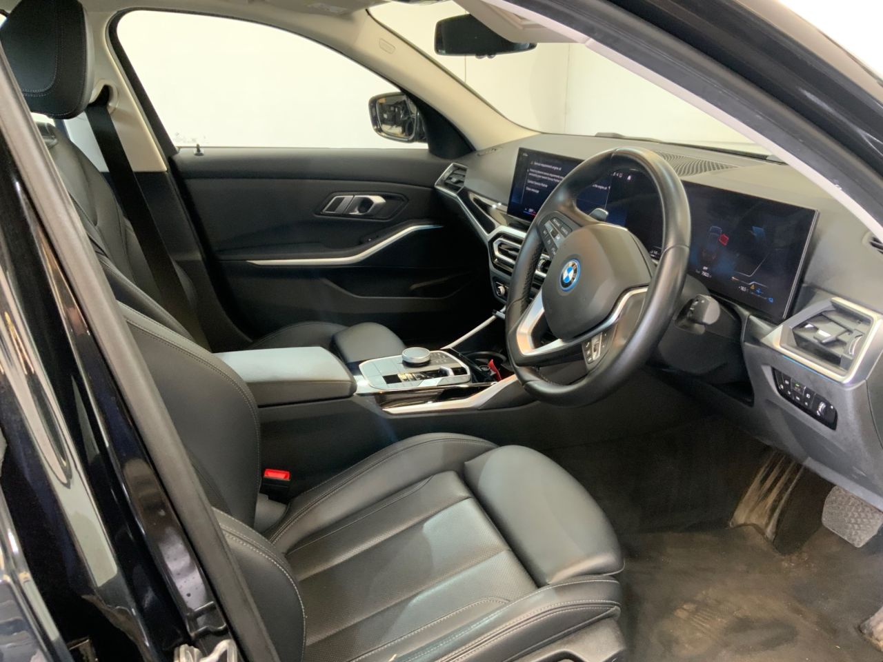 2023 BMW 3 SERIES 2.0 330e 12kWh Sport Saloon 4dr Petrol Plug-in Hybrid Auto Euro 6 (s/s) (29 - vehicle photo 19 for sale on PureCar