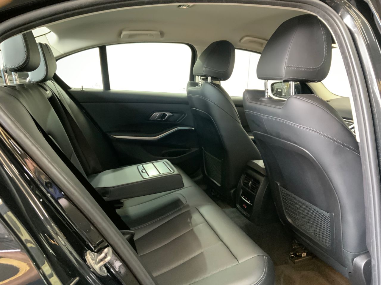 2023 BMW 3 SERIES 2.0 330e 12kWh Sport Saloon 4dr Petrol Plug-in Hybrid Auto Euro 6 (s/s) (29 - vehicle photo 20 for sale on PureCar