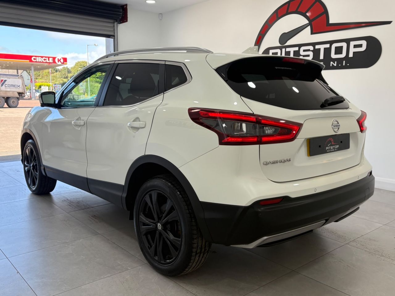 2018 NISSAN QASHQAI 1.6 dCi N-Connecta SUV 5dr Diesel XTRON Euro 6 (s/s) (130 ps) - vehicle photo 9 for sale on PureCar